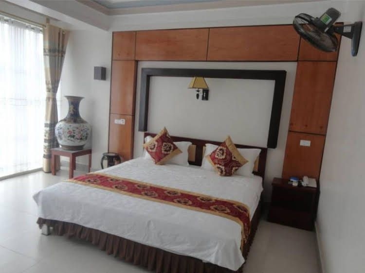 Ruby Hotel0