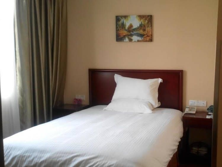 Green Tree Inn Ningbo Dongqianhu Yinxian Mozhi North Road Business Hotel1