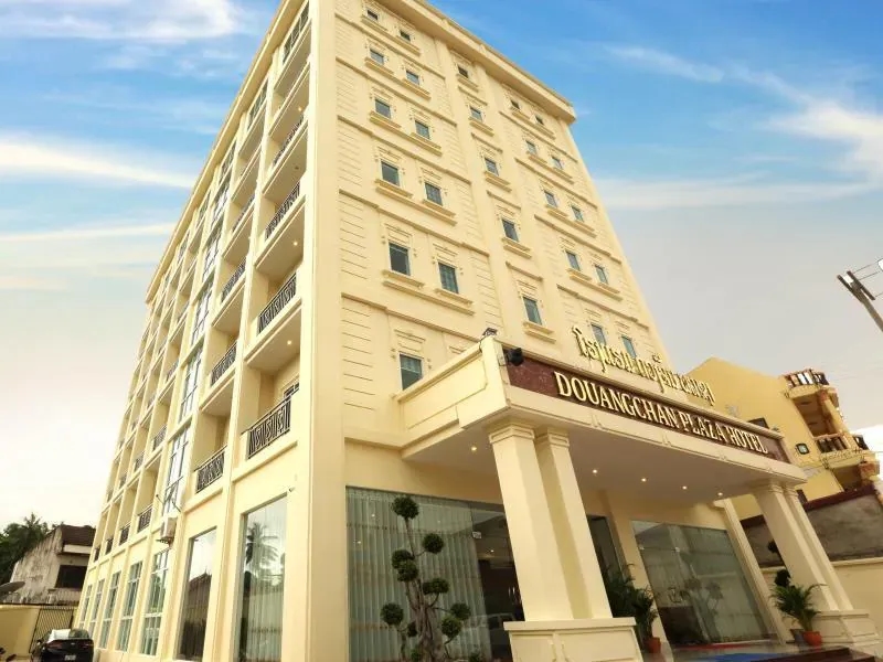 โรงแรมดวงจันทร์ พลาซา (Douangchan Plaza Hotel)1