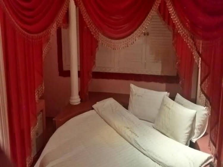 H Hotel0
