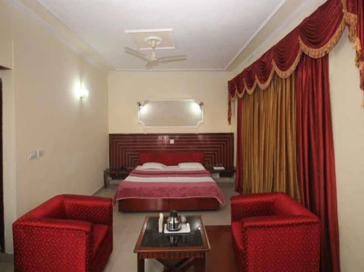Hotel Natraj0