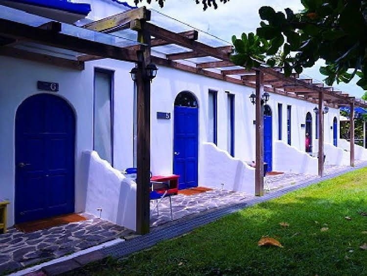 Blue and White Inn0