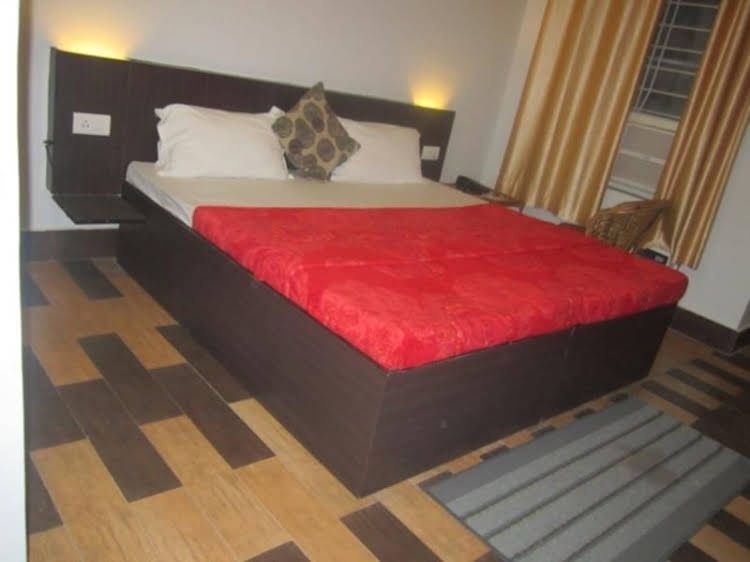 Hotel Devoy Inn0
