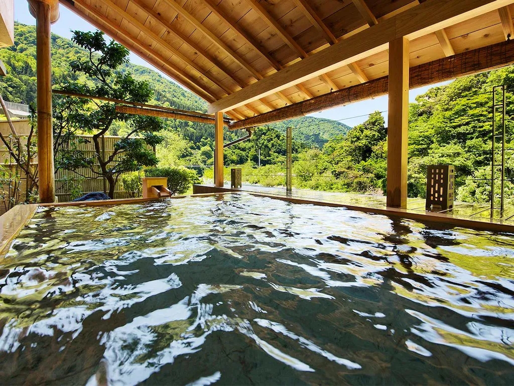 คุโรเบะ อุนะซึกิ ออนเซ็น โทเก็น (Kurobe Unazuki Onsen Togen)1
