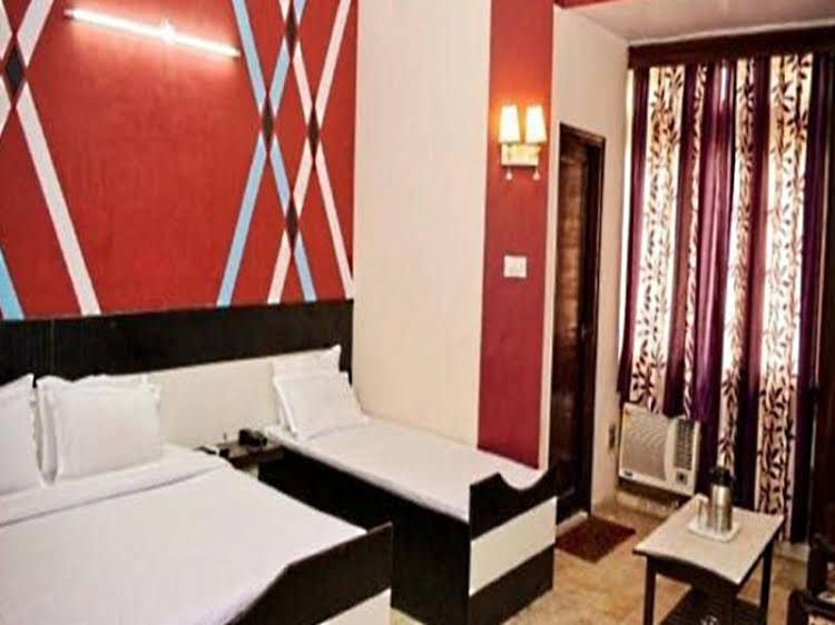 Hotel Anokhi Palace0