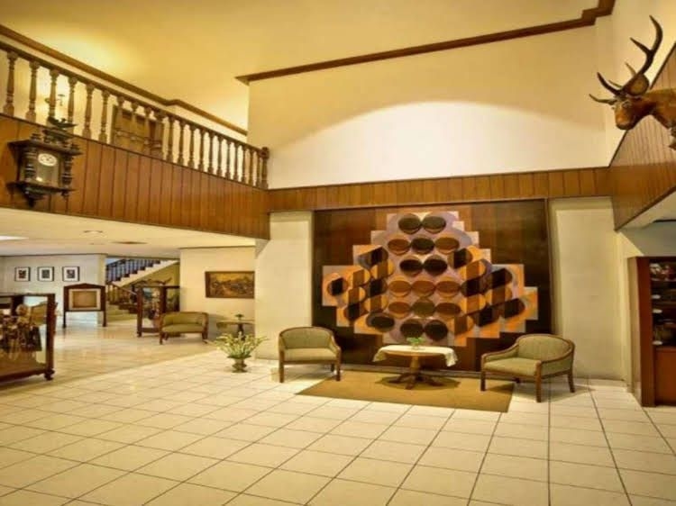 โรงแรมปานีซาน (Paniisan Hotel)0