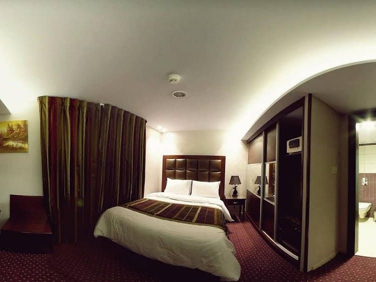 Sofia Suites Hotel0