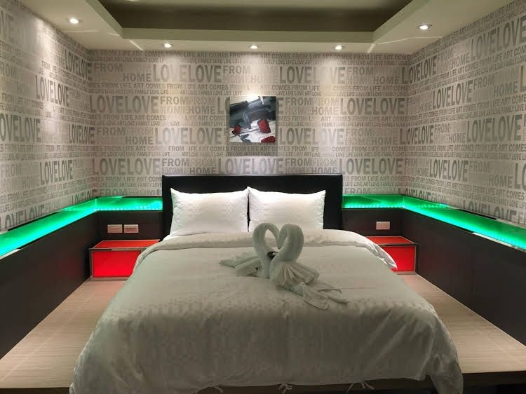 Capsule Hostel0