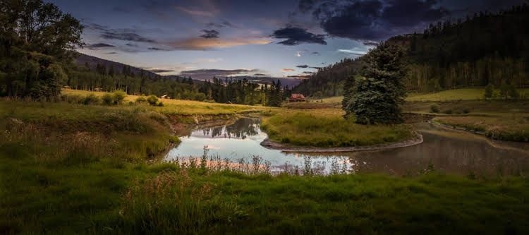 Dunton River Camp0