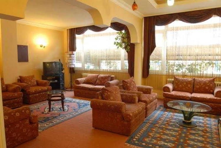 Albion Hotel0