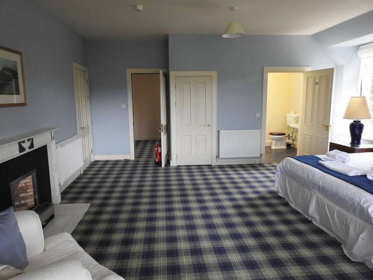 Glencanisp Lodge0