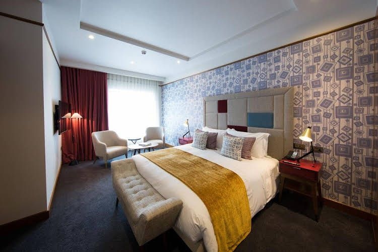 Devonshire Club & Hotel0