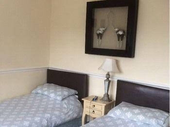 Airport Lodge0