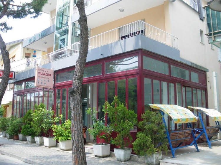 Hotel Villa Dina0