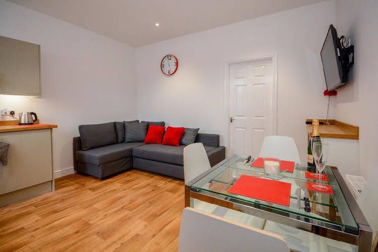 Flat 2 Front Street0