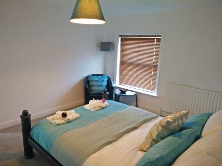 Burch Apartment0