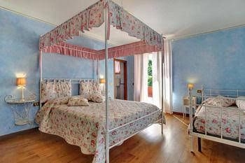 Villa Acacia0