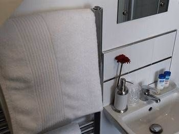 Melbourne House Hotel0