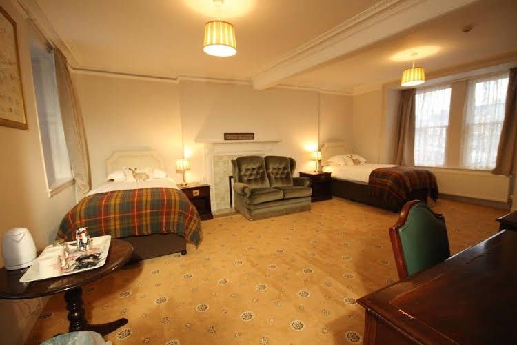 Inglestone House0