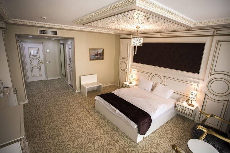 Opera Hotel0