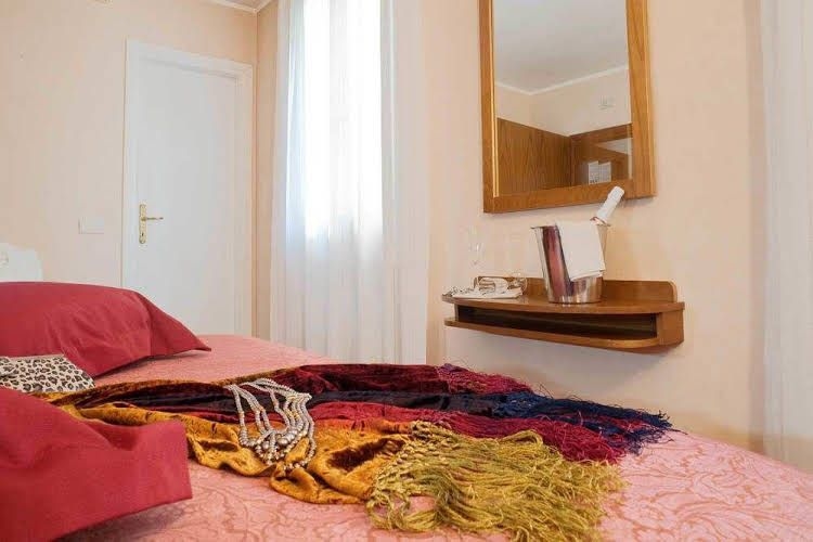 Easy Hostel Venice0