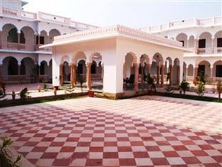 Hotel Surya Vilas Palace0