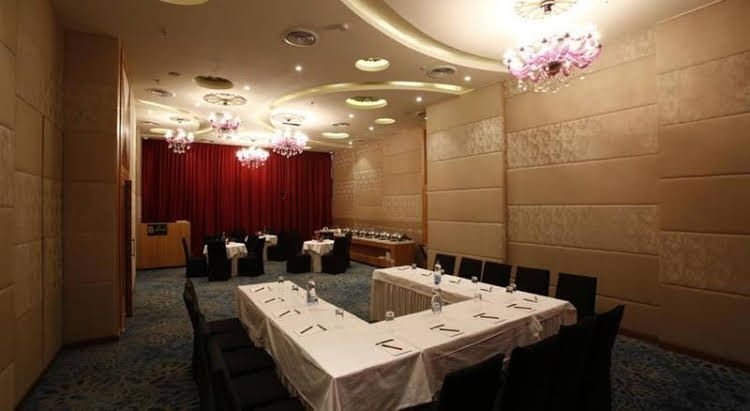 โรงแรมโอเรโอเล (Aureole Hotel)0