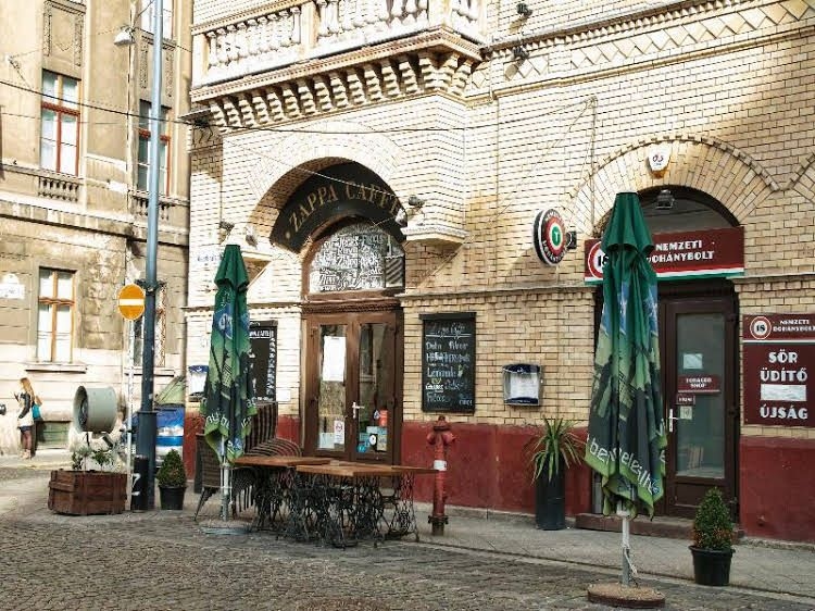 Palace Apartments0