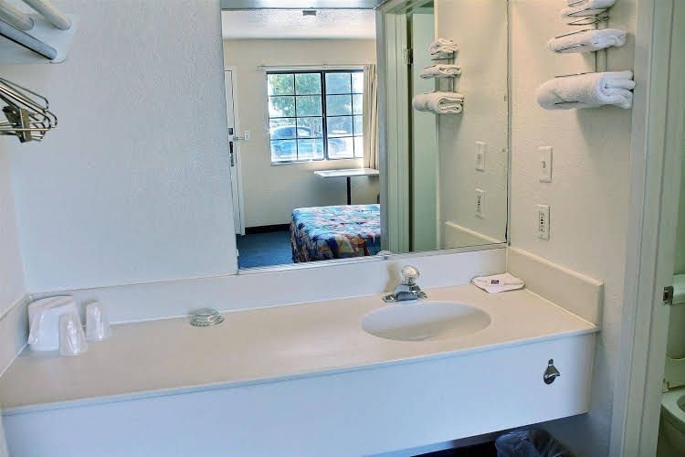 Vagabond Inn Buttonwillow North I50