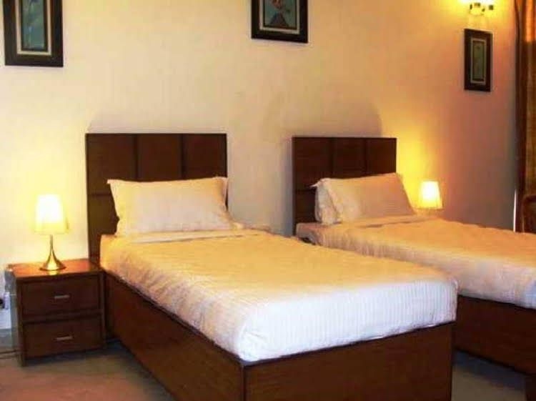 Astoria Plazza DLF Phase 10