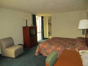 Economy Inn0