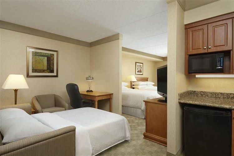 Four Points by Sheraton Waterloo Kitchener and Suites0