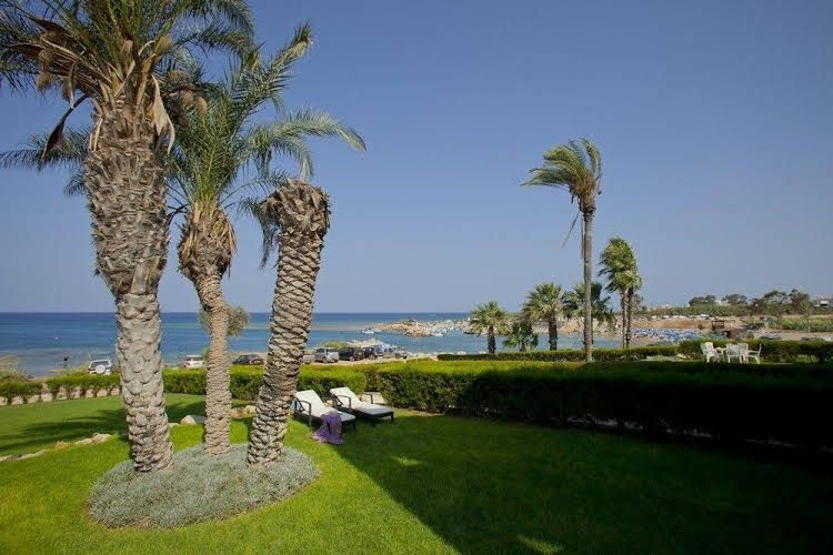 Trident Beach Front Suite0