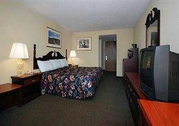 Economy Inn and Suites0