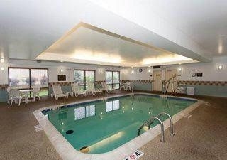 Comfort Suites North Cotner0