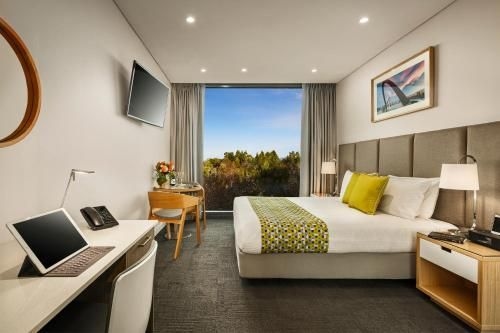 เควสต์ เมานต์ส เบย์ โรด (Quest Mounts Bay Road)0