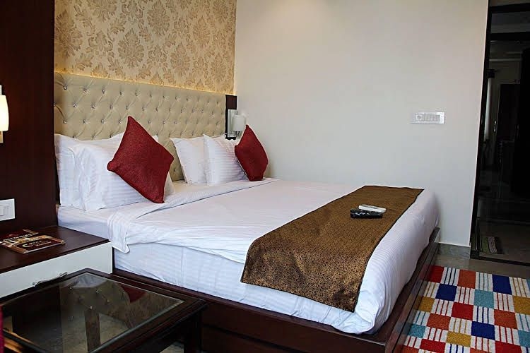 โรงแรมทัช ไฮต์ (Hotel Taj Heights)0