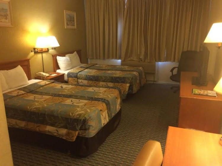 Motel 6 Melrose Park1