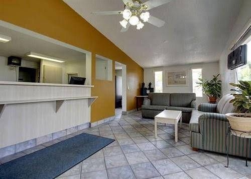 Motel 6 Fenton MO3