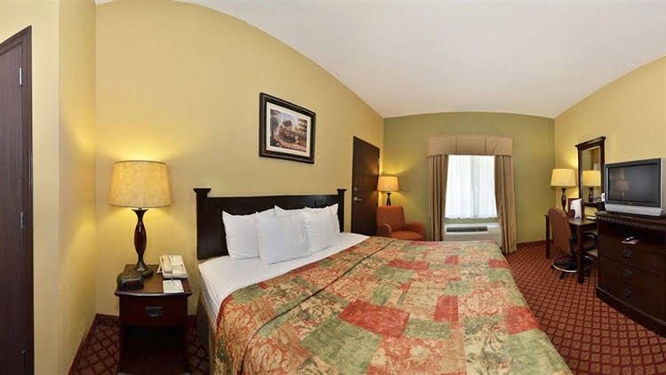 Motel 6 Park City KS3