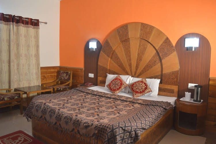 Hilltone Resorts and Spa0