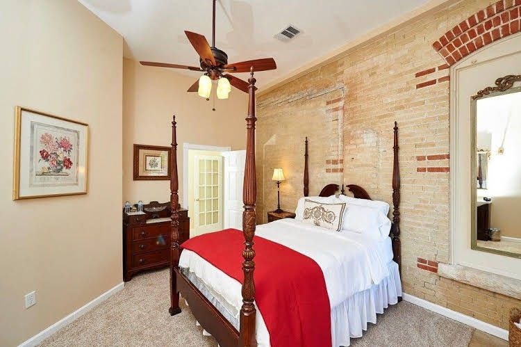 The Olivia Mansion0