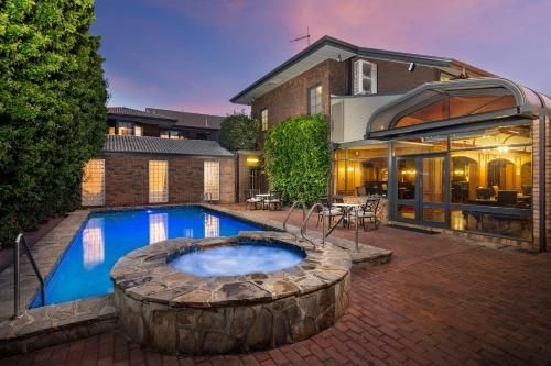 Adelaide Inn4