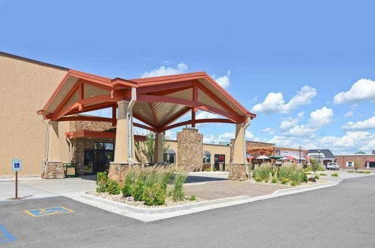 Ramada Fargo0
