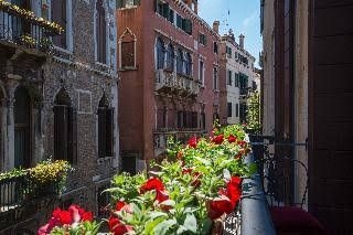Piazza San Marco] Becher0
