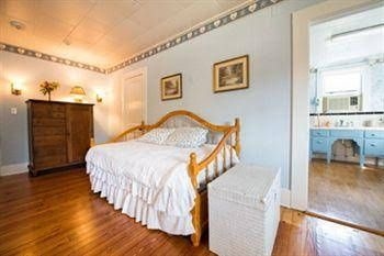 Farnsworth House Bed and Breakfast0