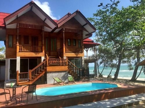 Phuphat Beach (Phuphat Resort)0