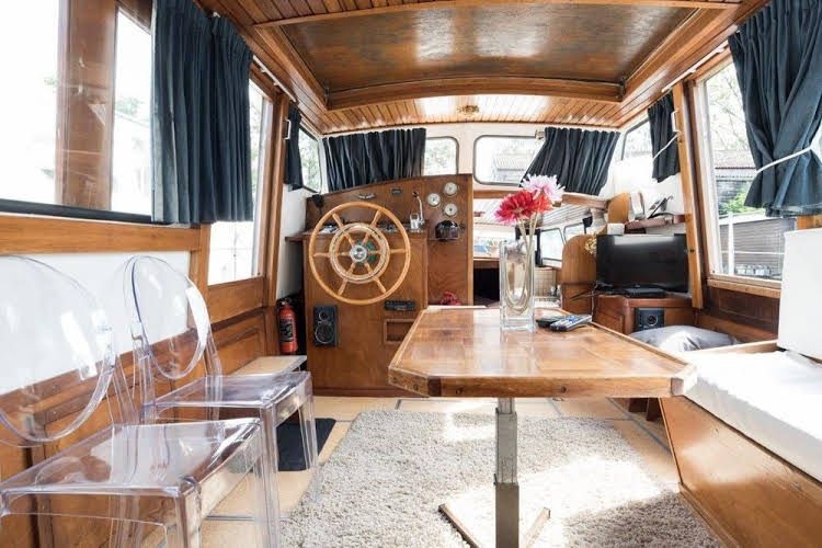 Authentic Houseboats Amsterdam0