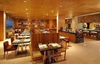 Doubletree by Hilton Hotel New Delhi Noida Mayur1