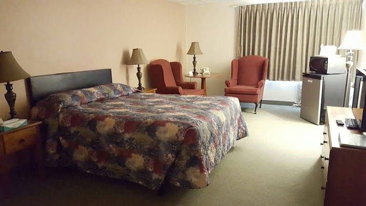 Eagles Lodge Motel0